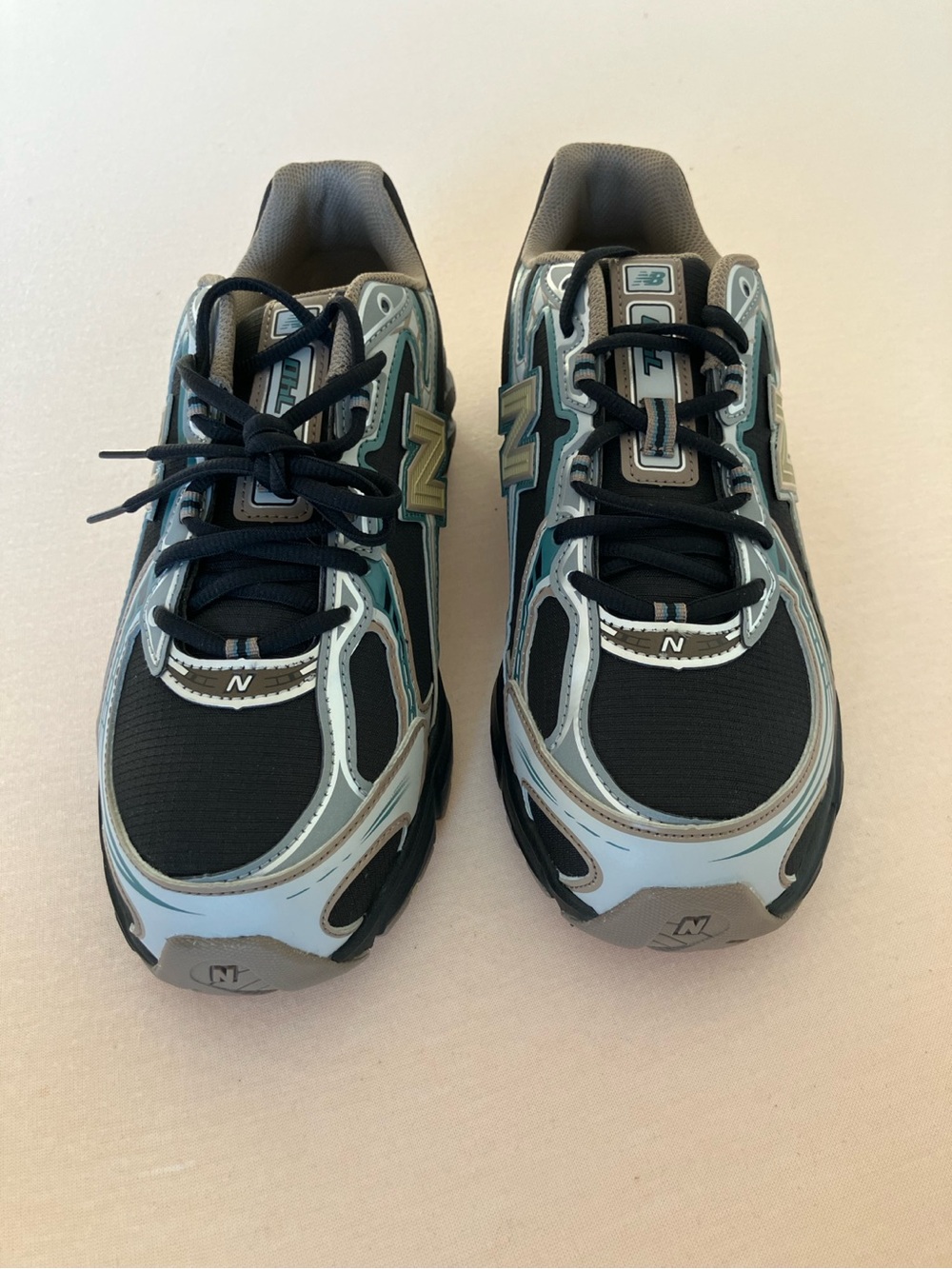 New Balance 740 Black Beige Teal Men’s 10 / Women’s 11.5 NWT (U740GO2)